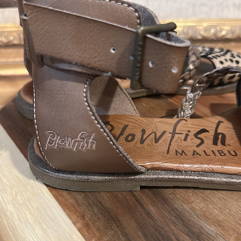Blowfish Women's Tan and Black Sandals - Picture 3 of 5